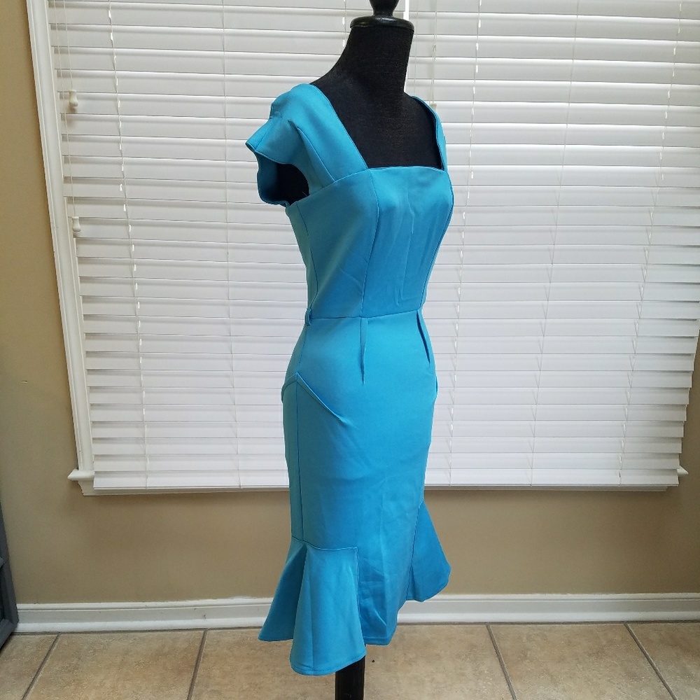 ADORABLE, flirty wiggle dress 😍